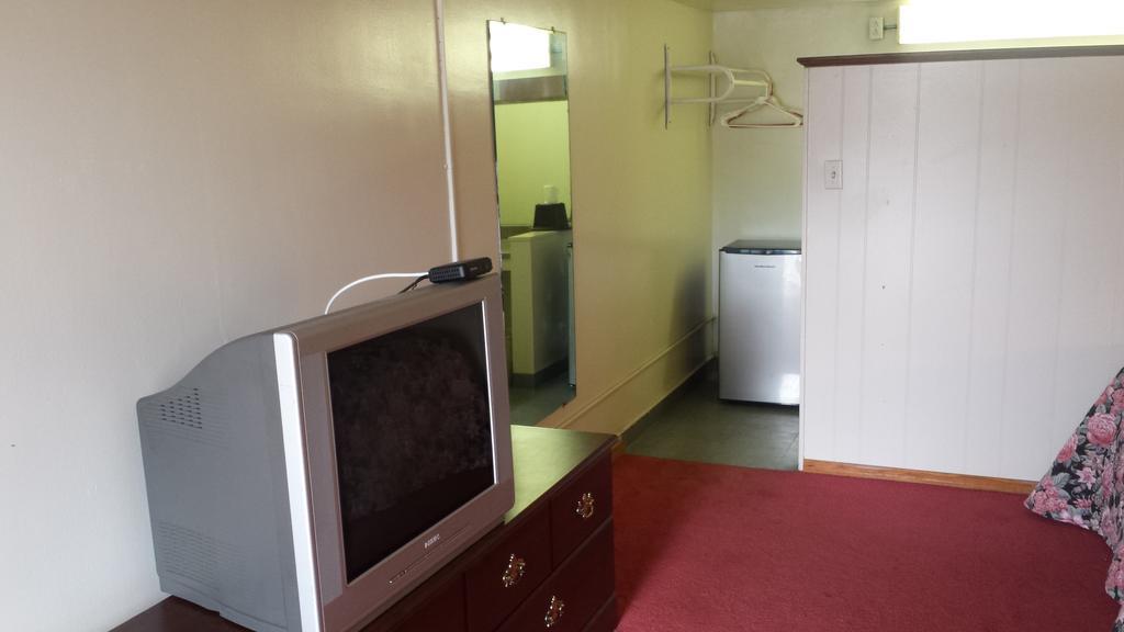 H&K Motel Anderson Room photo
