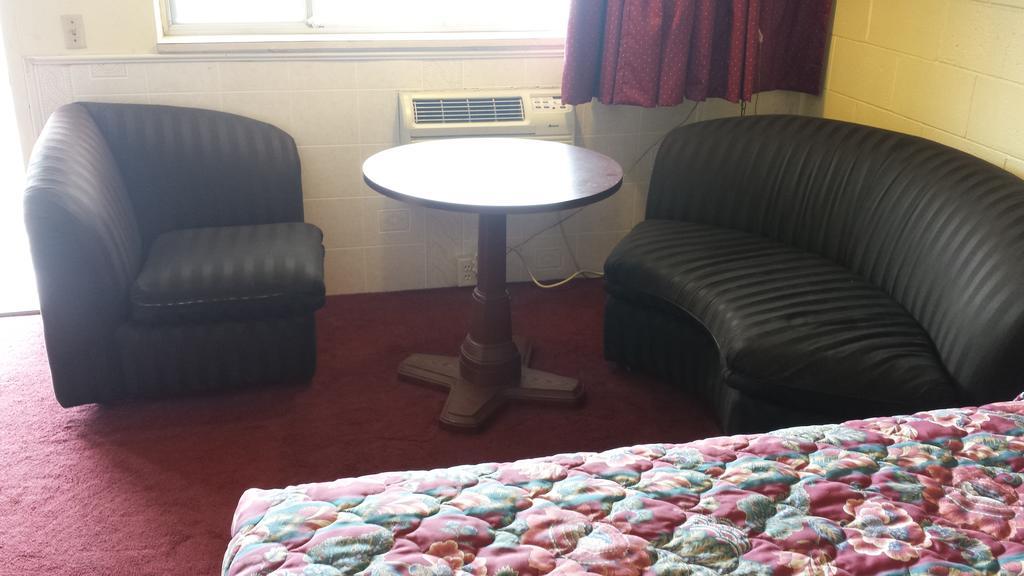 H&K Motel Anderson Room photo